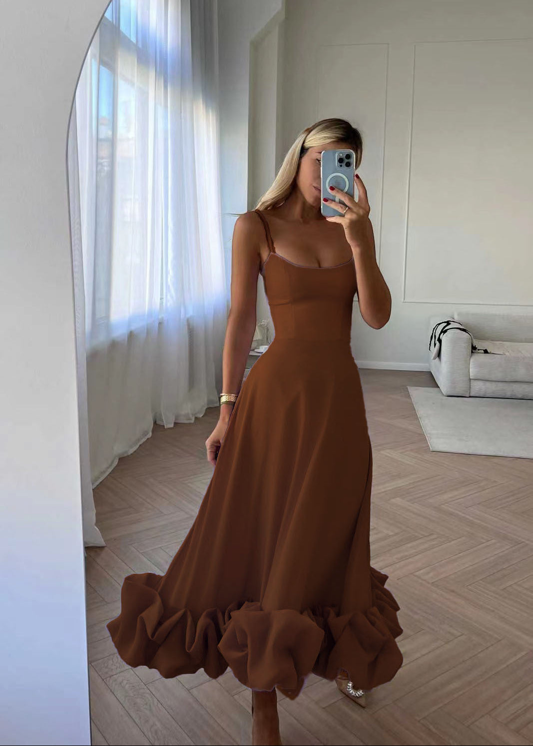 Virginia | Elegante Maxi Vestido con Detalles de Volteo para Eventos Especiales